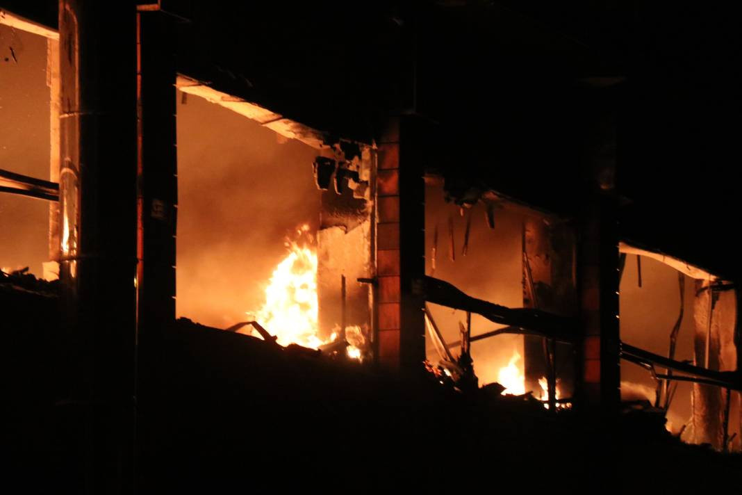 Sakarya’da kozmetik fabrikasında yangın - Resim: 18